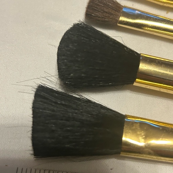 Cosmetic Makeup Brush Set of 4 Assorted Size Black Handles W/gold New See Size - Picture 9 of 11